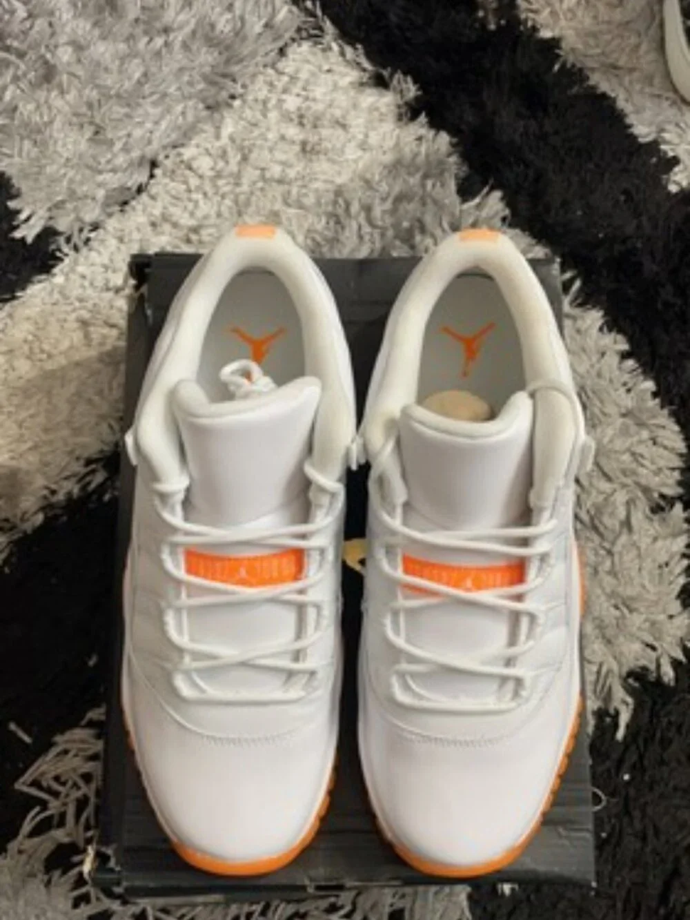 Air Jordan 11 Low Citrus GG 580521-139 Sz 7.5Y